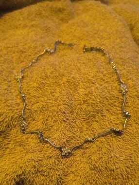 Elegant Gold Floral Accent Necklace for Women